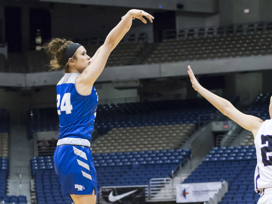 Kayla è stata nominata per le squadre All-District, All-Region e All-State. Poi, al secondo anno di college, ha firmato per una squadra di Division 1.